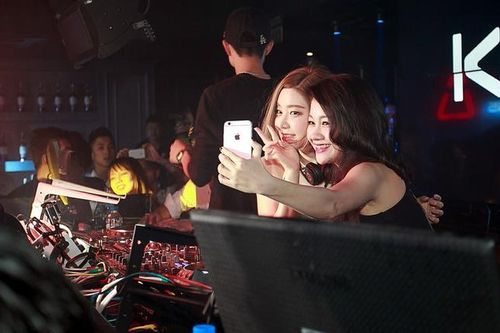 Hà Nội tiếp tục dừng hoạt động quán bar, karaoke