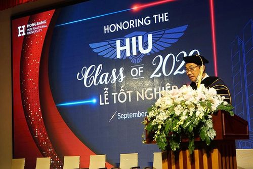 Khoảnh khắc đẹp tại lễ tốt nghiệp ĐH Quốc tế Hồng Bàng