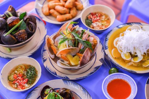 Thưởng thức hương vị ốc 3 miền tại TP.HCM