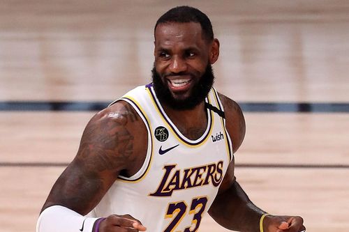LeBron James đi vào lịch sử NBA