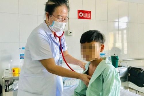 Con suy thận cấp vì cha mẹ nhờ thầy cúng chữa bệnh