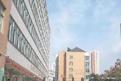 Giáo viên Trung Quốc bị sa thải vì ép học sinh tặng quà