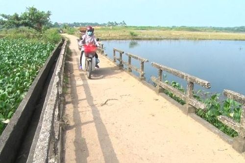 Huyện Ba Vì: Cầu Cốn xuống cấp nghiêm trọng