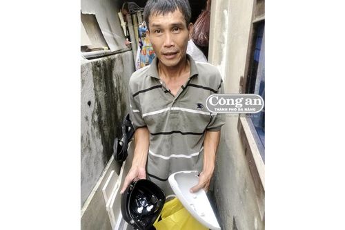 Nửa đêm 'bẻ gương soi mặt'