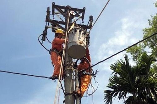 Điện lực Ba Tơ: Hoán đổi nội bộ máy biến áp vận hành trên 15 năm