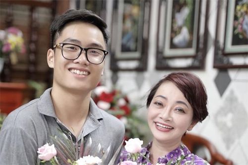 Con trai hotboy 18 tuổi của nghệ sĩ Trà My