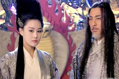 Top 3 cặp đôi 'trâu già gặm cỏ non' trong truyện Kim Dung