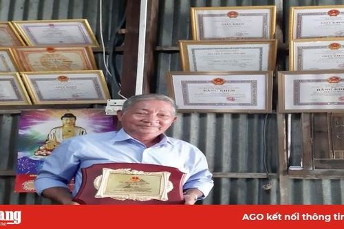 Ông Hoai thích làm… từ thiện!