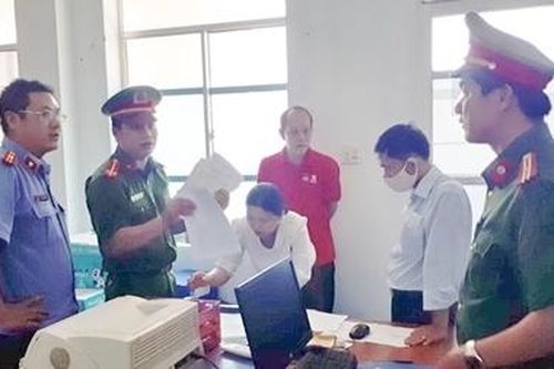 Khởi tố nguyên Chủ tịch UBND huyện Đông Hòa
