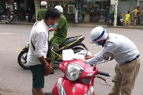 Xử phạt hơn 3.000 người không đeo khẩu trang nơi công cộng