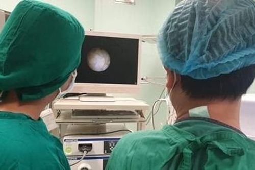 Hi hữu bé gái 5 tuổi nhét viên bi vào vùng kín phải cấp cứu