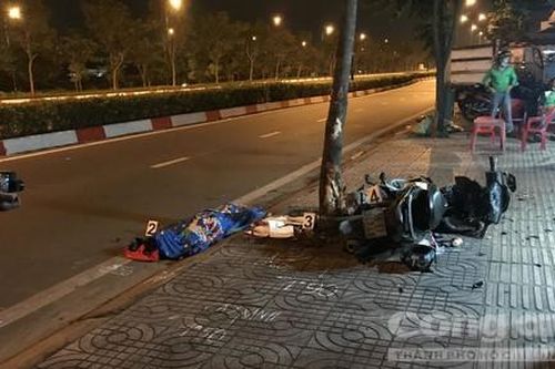 Xe máy tông cây xanh ở Sài Gòn, nhân viên ngân hàng tử vong tại chỗ