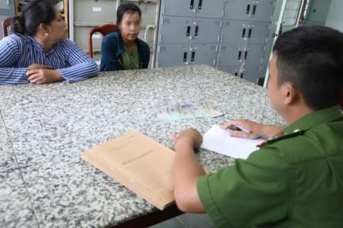 Qua nhà bạn trai chơi, thiếu nữ tiện tay 'chôm' 3 cây vàng của hàng xóm