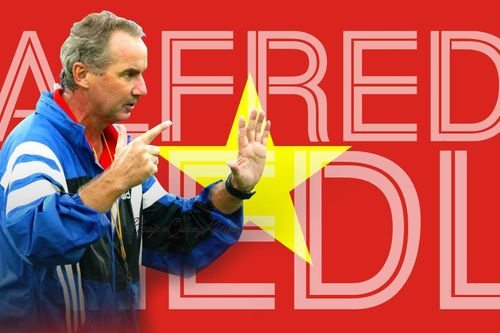 Infographic: HLV Alfred Riedl và những dấu ấn với bóng đá Việt Nam