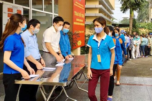 Sát cánh cùng vượt khó