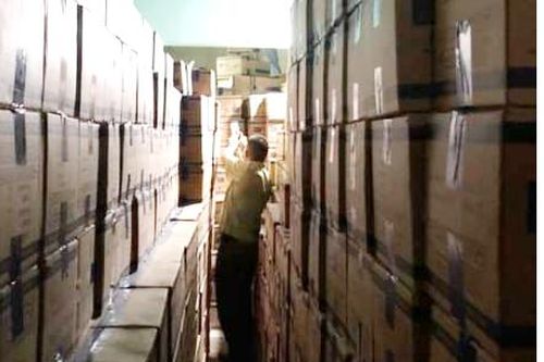 Phát hiện hơn 5.000 thùng găng tay y tế giả