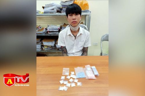 Kiểm tra xe ô tô nghi vấn phát hiện ra ma túy