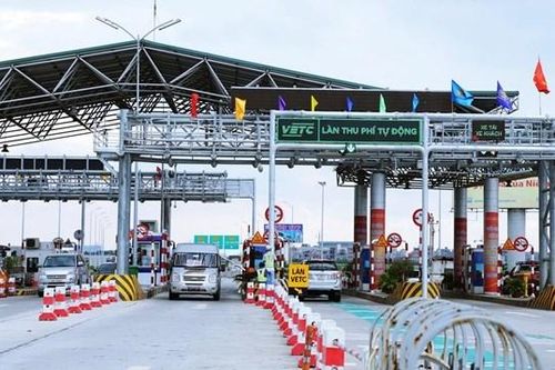 Nhiều vướng mắc trong thu phí tự động không dừng