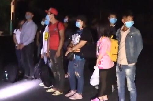 16 người vượt biên trái phép