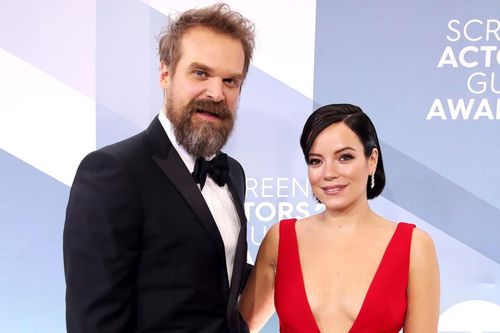 Ca sĩ Lily Allen kết hôn với ngôi sao 'Stranger Things'