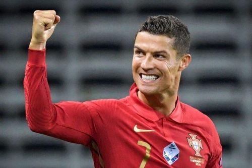 Ronaldo ăn mừng 100 bàn ở đội tuyển Bồ Đào Nha