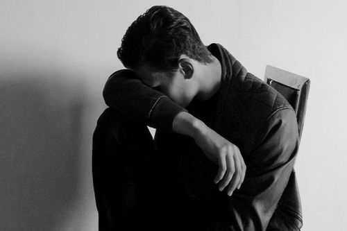 Bi kịch của người trẻ và hành trình từ trầm uất đến tự sát