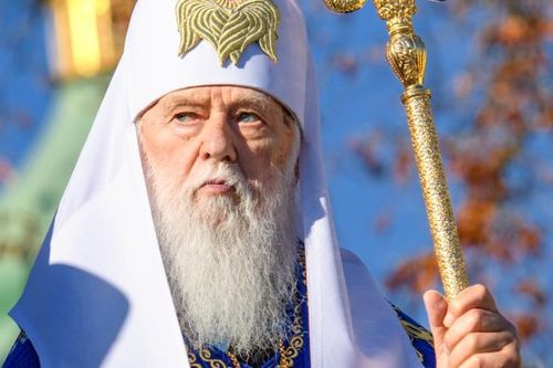 Từng gán Covid-19 cho người đồng tính, thượng phụ Ukraine nhiễm virus