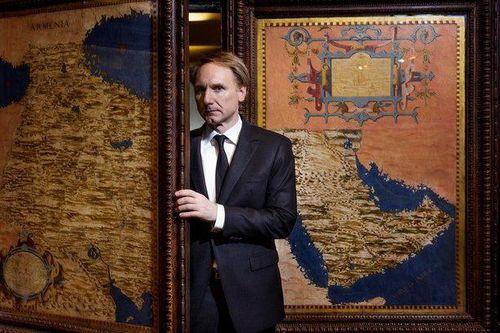 Dan Brown viết truyện thiếu nhi sau những lùm xùm với vợ cũ