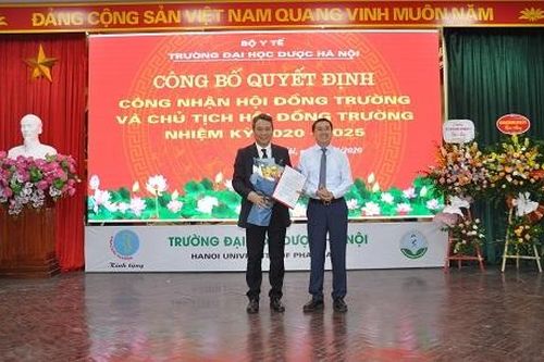 Công bố quyết định phê chuẩn Chủ tịch Hội đồng trường Đại học Dược Hà Nội