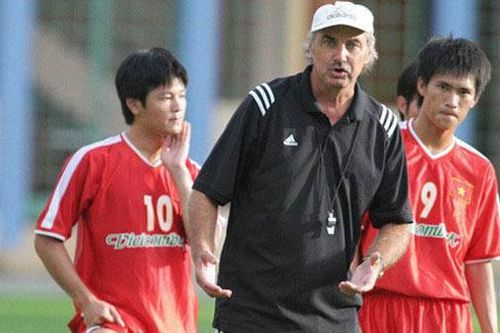 Alfred Riedl và cơn 'địa chấn' châu Á