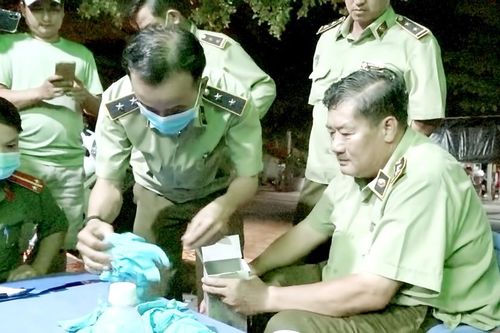 Thu giữ gần 4,5 triệu găng tay y tế giả