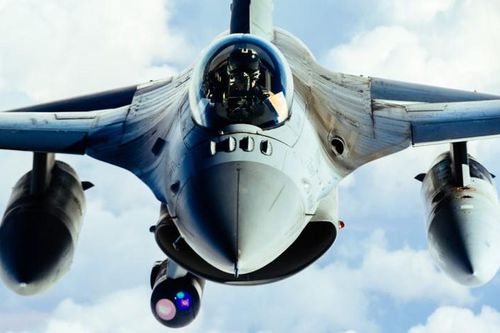 F-16, C-130... những máy bay cực mạnh của Mỹ từng xuất hiện ở Hà Nội