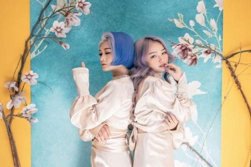 Chung khung hình, streamer Hảo Thỏ và Huỳnh Nhật Hoa khoe 'tình bể tình'