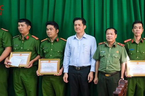 Cần Thơ: Thưởng nóng lực lượng công an triệt phá băng trộm xe theo đơn hàng
