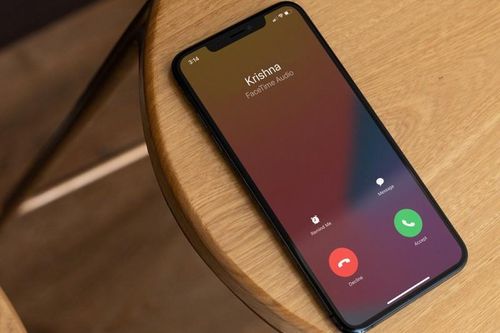4 tác vụ có thể thực hiện cùng lúc khi gọi điện iPhone