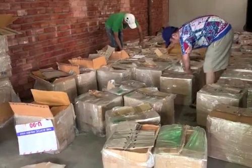Bắt giữ 2 cơ sở nghi buôn bán thuốc bảo vệ thực vật giả