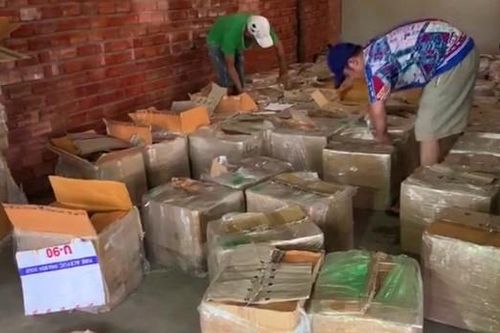Bắt giữ 2 cơ sở nghi vấn buôn bán thuốc bảo vệ thực vật giả