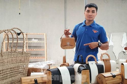 Thổi hồn quê vào túi xách truyền thống kết hợp chất da hiện đại