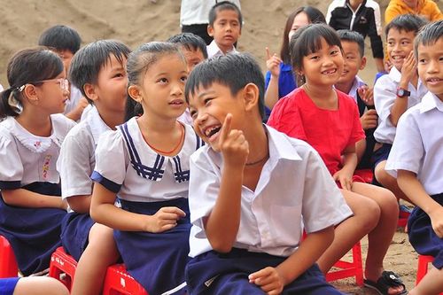 'Chuyến xe ước mơ' mang yêu thương đến với học sinh vùng sâu