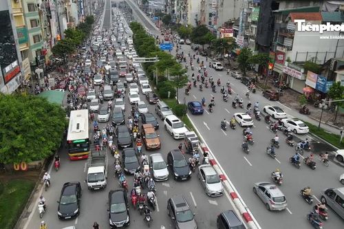 Vì sao đường Vành đai 2 thường xuyên ùn tắc nghiêm trọng sau mở rộng?