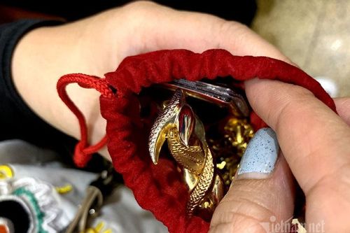 Dồn tiền mua vàng trang sức, tưởng chỉ làm đẹp ai ngờ thắng lớn