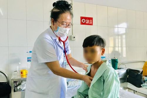 Gia đình 'cúng ma' để chữa bệnh, bé trai 11 tuổi nguy kịch