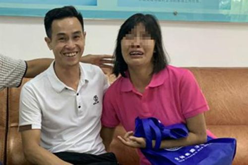 Cha bật khóc tìm được con gái mất tích 2190 ngày