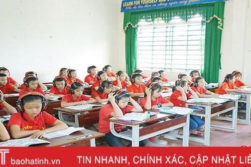 Vì sao hơn 2.300 học sinh lớp 3 ở Hương Khê không được học tiếng Anh?