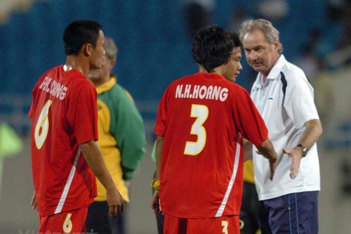 HLV Alfred Riedl và những lời tôn trọng từ đối thủ ở Đông Nam Á