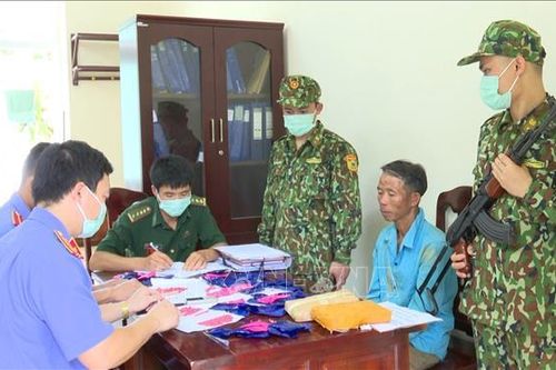 Bắt giữ đối tượng vận chuyển 12.000 viên ma túy tổng hợp từ Lào về Việt Nam