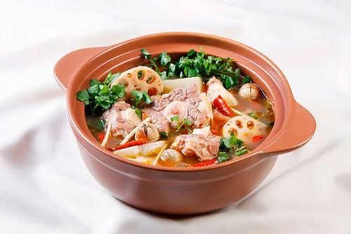 Canh đuôi bò hầm củ sen lạ miệng, cả nhà gật gù khen ngon