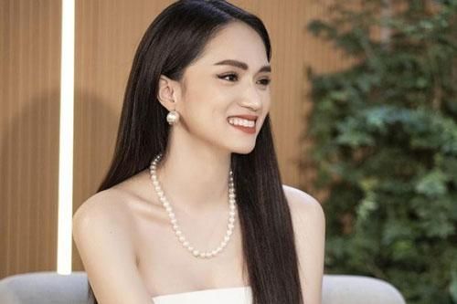 Hương Giang đối đáp ra sao khi được hỏi 'có nên thi hoa hậu hay không?'