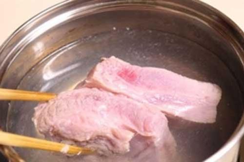 Đun sôi nước để trần thịt có thực sự tốt không?