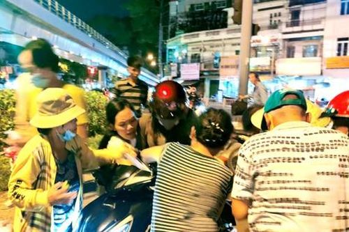 Tháng 'cô hồn', nhập vai xin ăn
